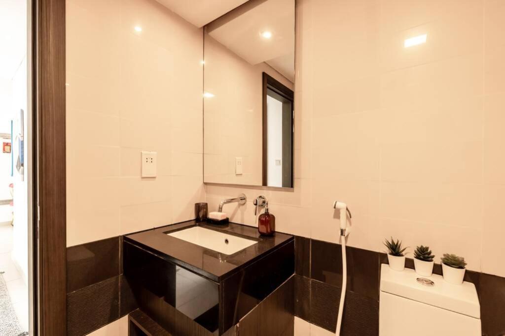 Xanadubai Loft Tower - Your Home Away From Home In Downtown Dubai! Екстериор снимка